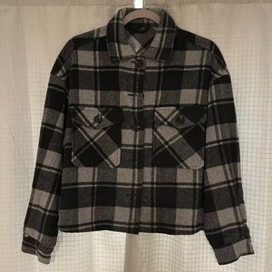 Gray & Black Plaid Cropped Jacket / Shacket - Size Medium